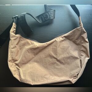NWOT BAGGU Medium Crescent in COCOA